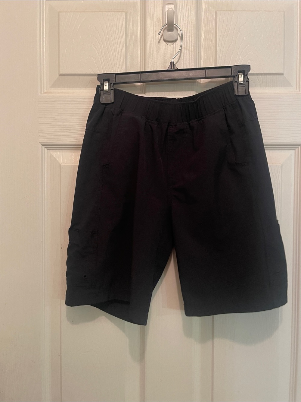 Boys M 10/12 Magellan Outdoors Black Athletic Cargo Shorts with Elastic Waist
